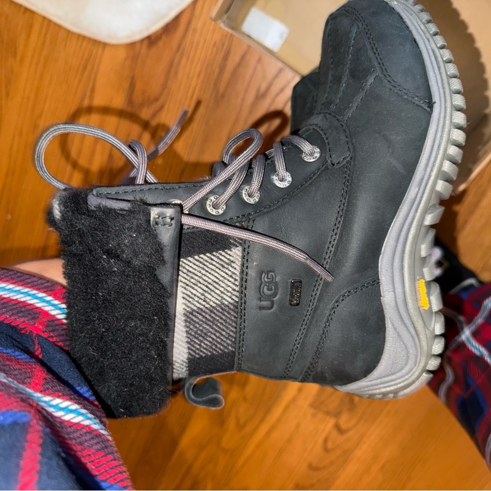 UGG womens Charcoal Black Boots